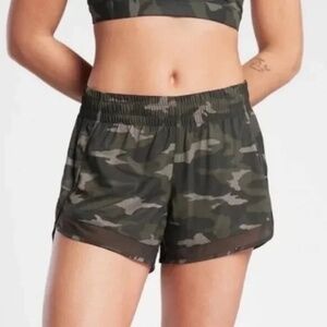 Athleta Mesh Racer Run Shorts 4" Like New